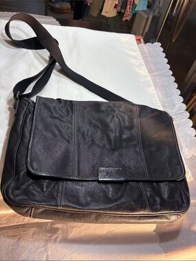 Men's Black Leather Messenger Bag with Adjustable Strap
